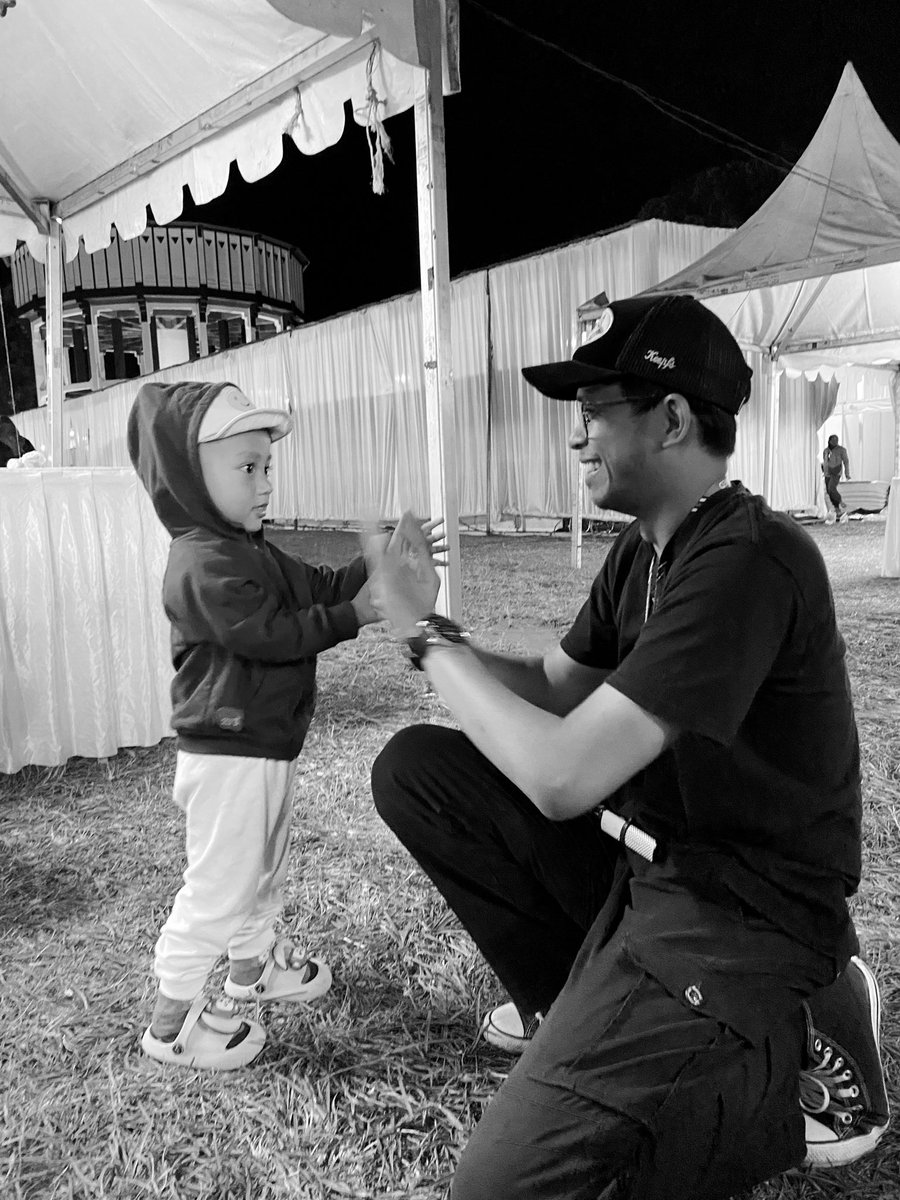 dindabp's tweet photo. I always live in a rush but he knows how to slow me down and always gives me peace..... kadang bertanya-tanya, sebagai pasangan aku udah ngasih ketenangan belum ya? Soale hobby ku ngamuk hehehe huhuhu luvyu @fikar_mds https://t.co/6BznVP4RW2