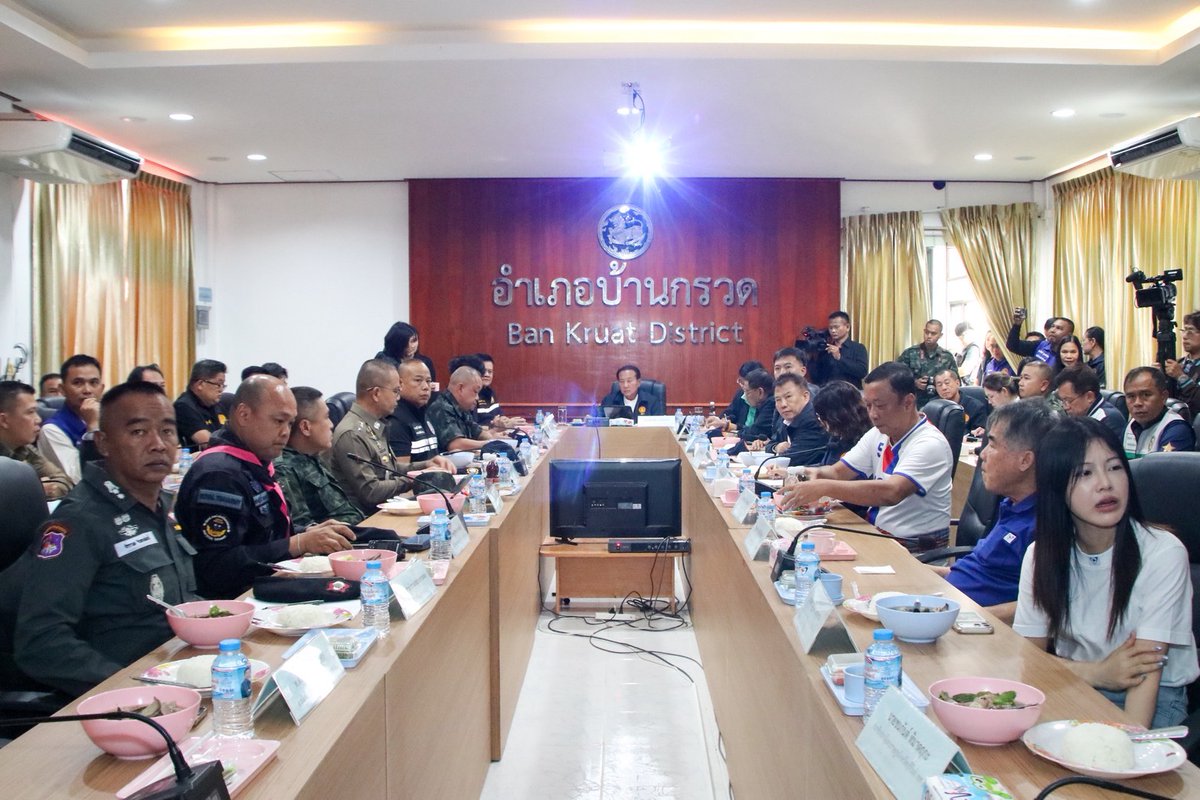 Ranger22tp's tweet photo. ⚫ ผบ.ฉก.ทพ.22 ร่วมให้การต้อนรับ นายมณเฑียร สงฆ์ประชา ประธานคณะกมธ. ความมั่นคงแห่งรัฐ กิจการชายแดนไทย ยุทธศาสตร์ชาติและการปฏิรูปประเทศสภาผู้แทนราษฎร ลงพื้นที่ศึกษาดูงานบริเวณพื้นที่ชายแดนไทย - กัมพูชา เพื่อรับทราบถึงปัญหา แนวทางการแก้ไขความขัดแย้ง และป้องกันประชาชนจากผลกระทบ https://t.co/IlSH5IEKnp
