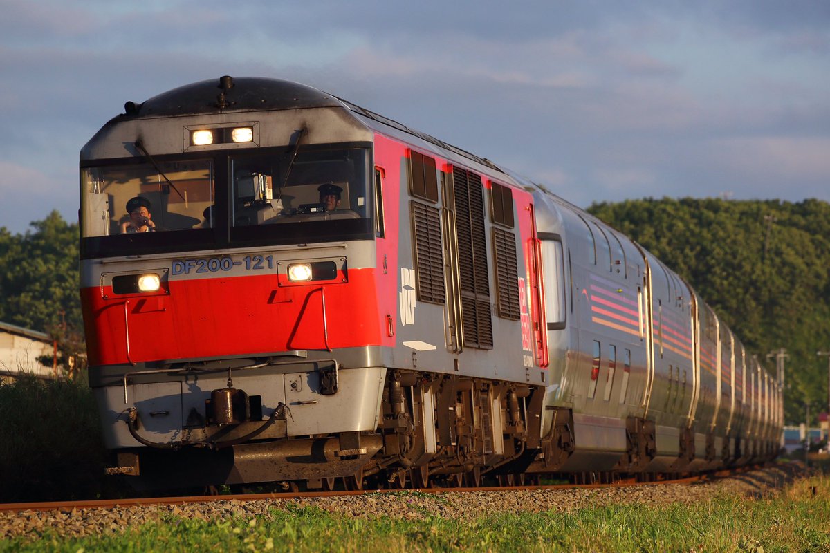 hisanacci's tweet photo. 同じ場所で同じ列車を撮っていたみたい https://t.co/wjiaf56DWY