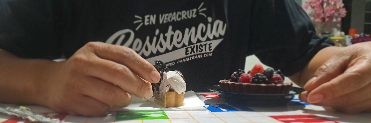 Betz_Lu's tweet photo. Feliz cumpleaños Sr. Lagartija @LagartijaSr ¡Queremos pastel, pastel, pastel! @canaltranscom @DesintegradosEn #Ecdqemsd @PirataEcdqemsd ¡Nunca cambien! https://t.co/lfZrDBaaSv
