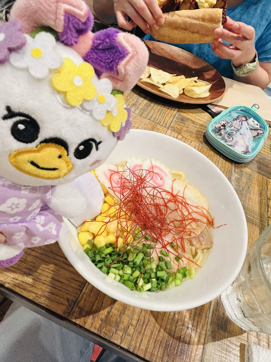 d_d_otti's tweet photo. NiziU タワレコカフェ☕️🍰に行ってきました。
美味しいラーメン🍜とワッフル、フルーツサンド🍓、抹茶ラテ、ソーダといただいて賞味期限明日のお土産ポップコーンを購入して京急蒲田駅で聖地巡礼して帰ってきました。
また明日から頑張って働きます🤣
#NiziU #WithU #タワレコカフェ #表参道店 https://t.co/jIskNNS42m