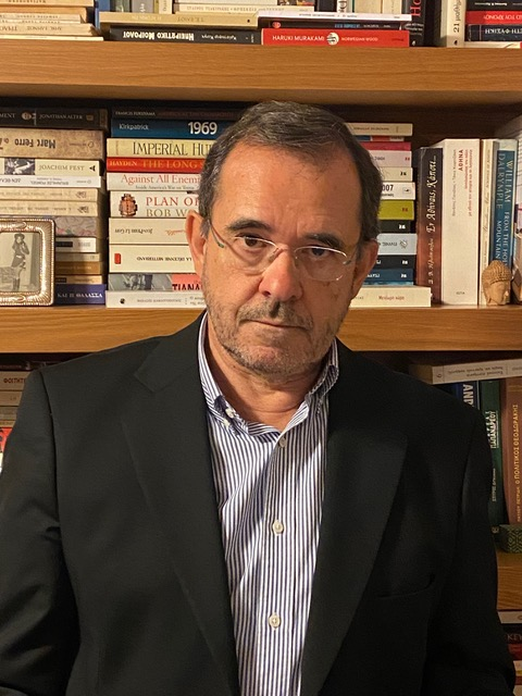 RXRqdEgogik2Z9P's tweet photo. Σφάζονται Αλαφούζος και Μαρινάκης για το ποιος θα έχει τον Τσίμα την επόμενη σεζόν!!!
Ο ικανότατος Παύλος δεν έχει κανένα συνειδησιακό πρόβλημα... Μπορεί να είναι φιλοκυβερνητικός στον ΣΚΑΙ ή αντικυβερνητικός στο MEGA.
Αρκεί να πέφτει το χρήμα!
Ο Παύλος είναι η... επιτομή της δημοσιογραφικής δεοντολογίας και ακεραιότητας!!!