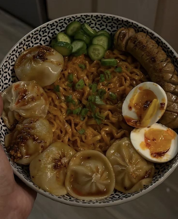 Obbimu's tweet photo. how pinterest sees me (≧⩌≦)
 
• meal
• animal
• quote
• dessert https://t.co/Tz6ojUOWh3