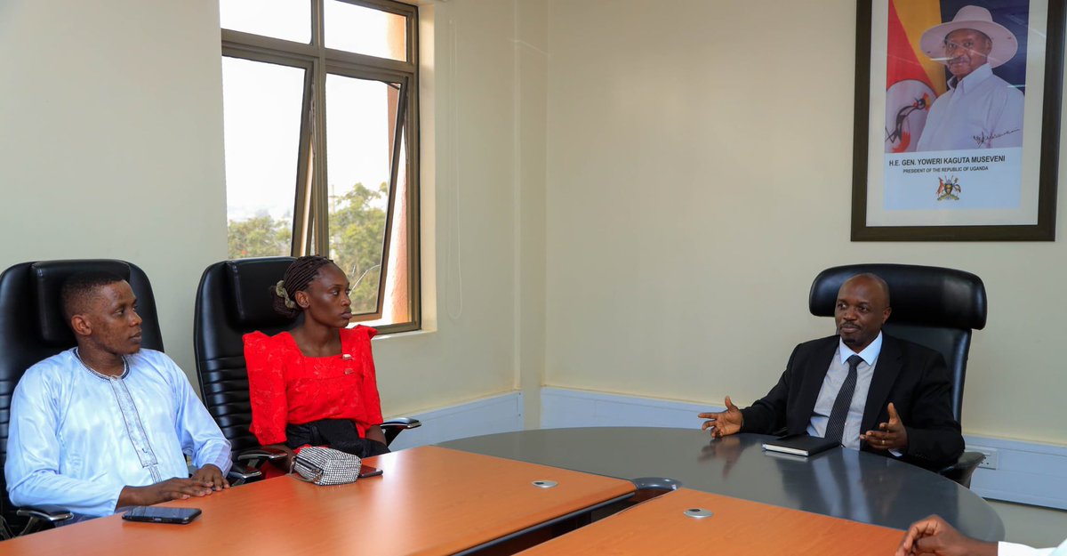 Sammy_Travels's tweet photo. A productive dialogue at the Uganda High Commission in Kigali, focusing on bridging the travel experiences between Rwanda and Uganda. Together, we are showcasing the very best of East Africa to the world.  #ExploreUganda #CrossBorderTravel 
📸@ManuelMawejje https://t.co/Syvo4z8i3p