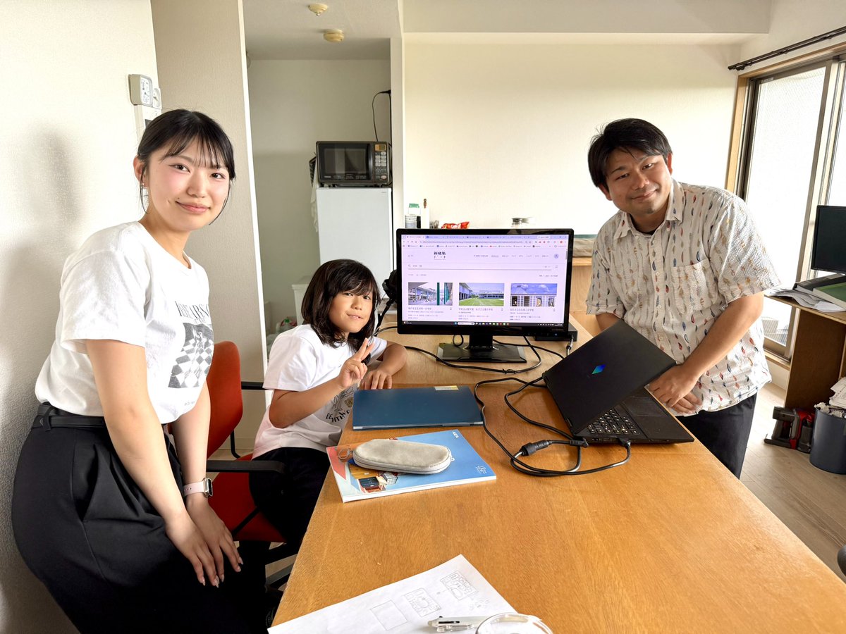 yonezawatakashi's tweet photo. 万博建築をマインクラフトで制作していることで有名な小学生"いっさくん"が米澤事務所に来てくれた✨

自由研究で小学校の研究と設計に取り組んでいる小学5年生とそのお母様、
授業で小学校の設計課題に取り組んでいる大学3年生、
大学で小学校の設計課題を受け持つ大学教員、
で小学校建築について語り合う🏫

楽しい時間だった。