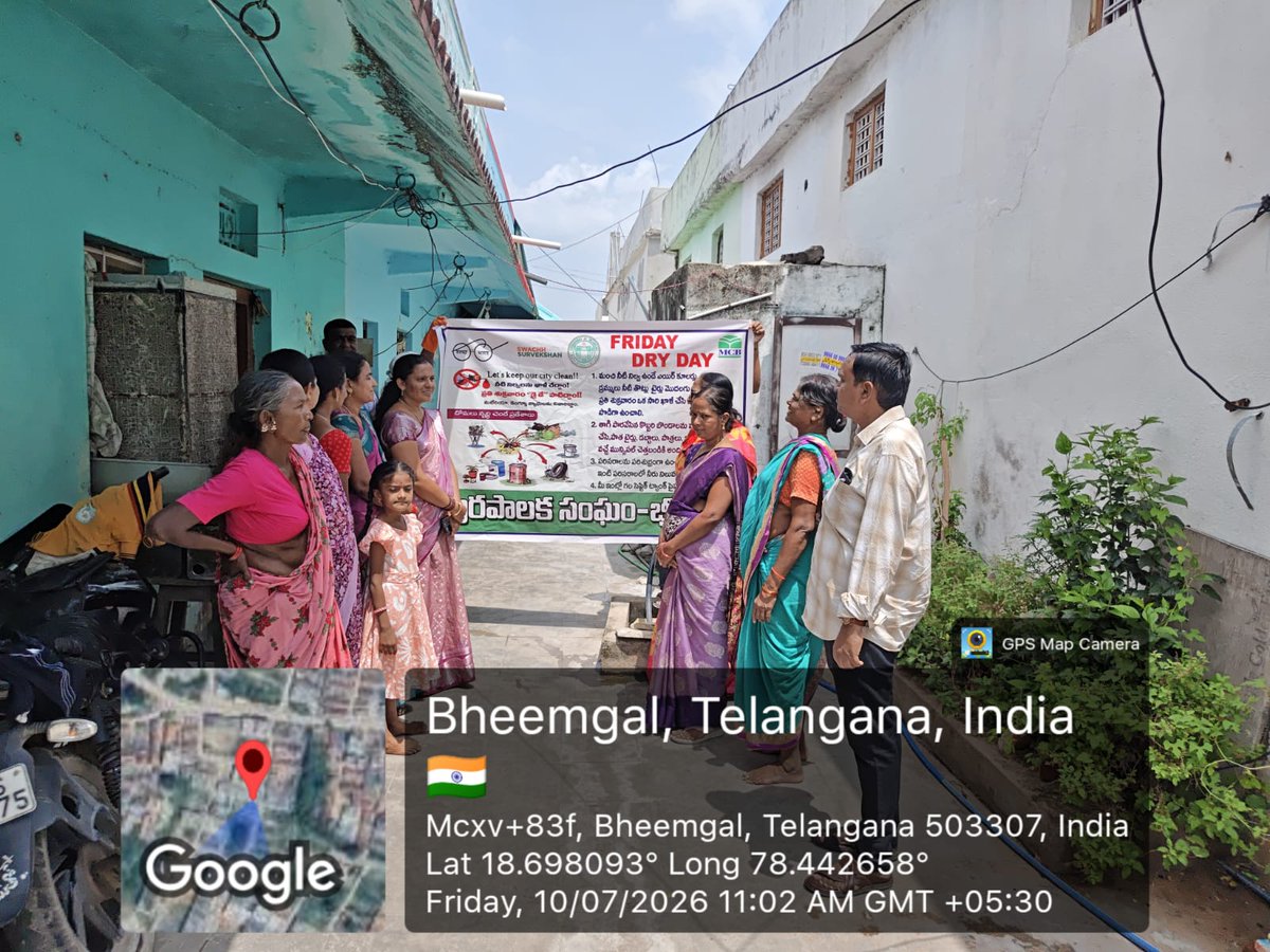MBheemgal's tweet photo. ఫ్రైడే డ్రైడే " కార్యక్రమములో బాగముగా ఇళ్ల పరిసరాల్లో నిల్వ ఉన్న నీటిని తొలగించడం, కూలర్లు, డ్రమ్‌లు, కుండీలు, టైర్లు వంటి పాత్రల్లో నీరు నిల్వ లేకుండా చూసుకోవడం ద్వారా దోమల వ్యాప్తిని అరికట్టాలని ప్రజలకు అవగాహన కల్పించారు.#Catchtherain @cdmatelangana @MoHUA_India  @TelanganaCMO https://t.co/NYqWfWnPRy