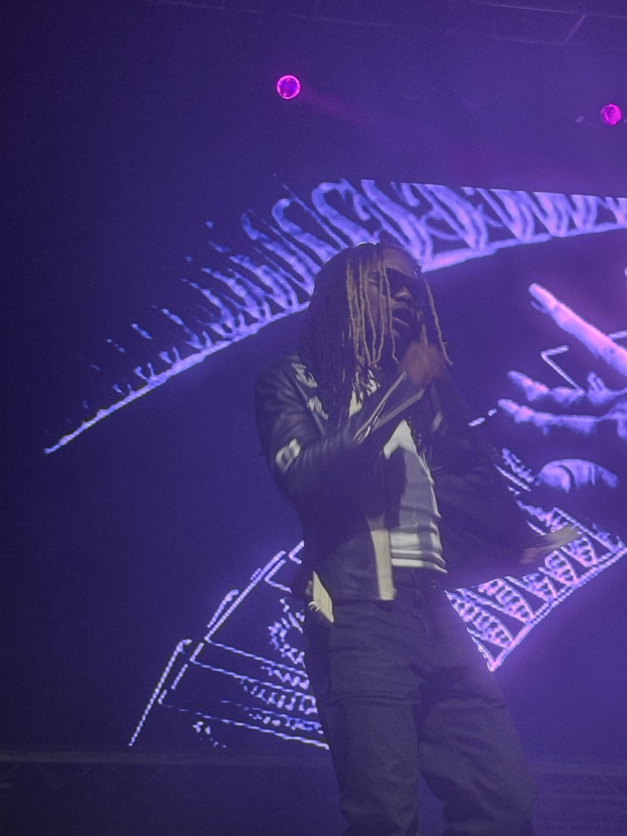 hanzosucks18's tweet photo. sk8ter performance was so 🔥 https://t.co/8ggEnA12pn