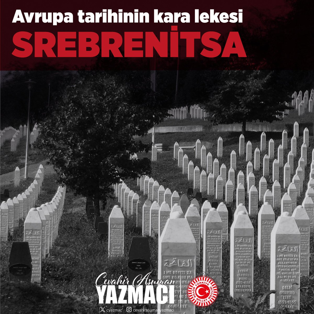CYAZMAC's tweet photo. Srebrenitsa Soykırımı’nın 31. yıl dönümünde hayatını kaybeden tüm kardeşlerimizi rahmetle anıyor, acılı ailelerine sabır diliyorum. 

Tarihler 11 Temmuz 1995’i gösterdiğinde, insanlık onuru Avrupa’nın göbeğinde, medeniyetin beşiği sayılan topraklarda ayaklar altına alındı.

#Srebrenitsa Soykırımı Avrupa tarihinin silinmeyecek kara lekesidir.

Bu kara leke sadece katillerin değil, katillere kapıları açanların, sivilleri teslim edenlerin, göz yumanların, sessiz kalanların utancıdır.

Hala bir mezar taşı dahi olmayan binden fazla canın aileleri, çocuklarının bir gün bulunacağı ümidiyle yaşıyor. 

Geçmişten ders çıkarılsaydı, bugün benzer bir vahşeti Gazze’de yaşamazdık. 

Bugün insanlık vicdanı ağır bir sınavdan geçmektedir. İsrail yönetimi uluslararası hukuk önünde yargılanmalı, aynı zamanda bu katliama ortak olan batılı devlet yöneticileri de toplumların vicdanında mahkum edilmelidir.