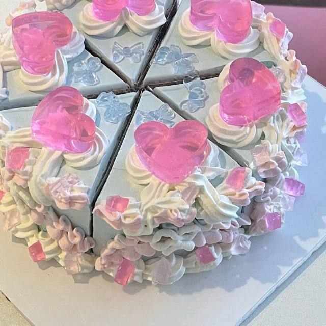 sweetxdessert's tweet photo. pretty cake https://t.co/kOuqbF95Lx