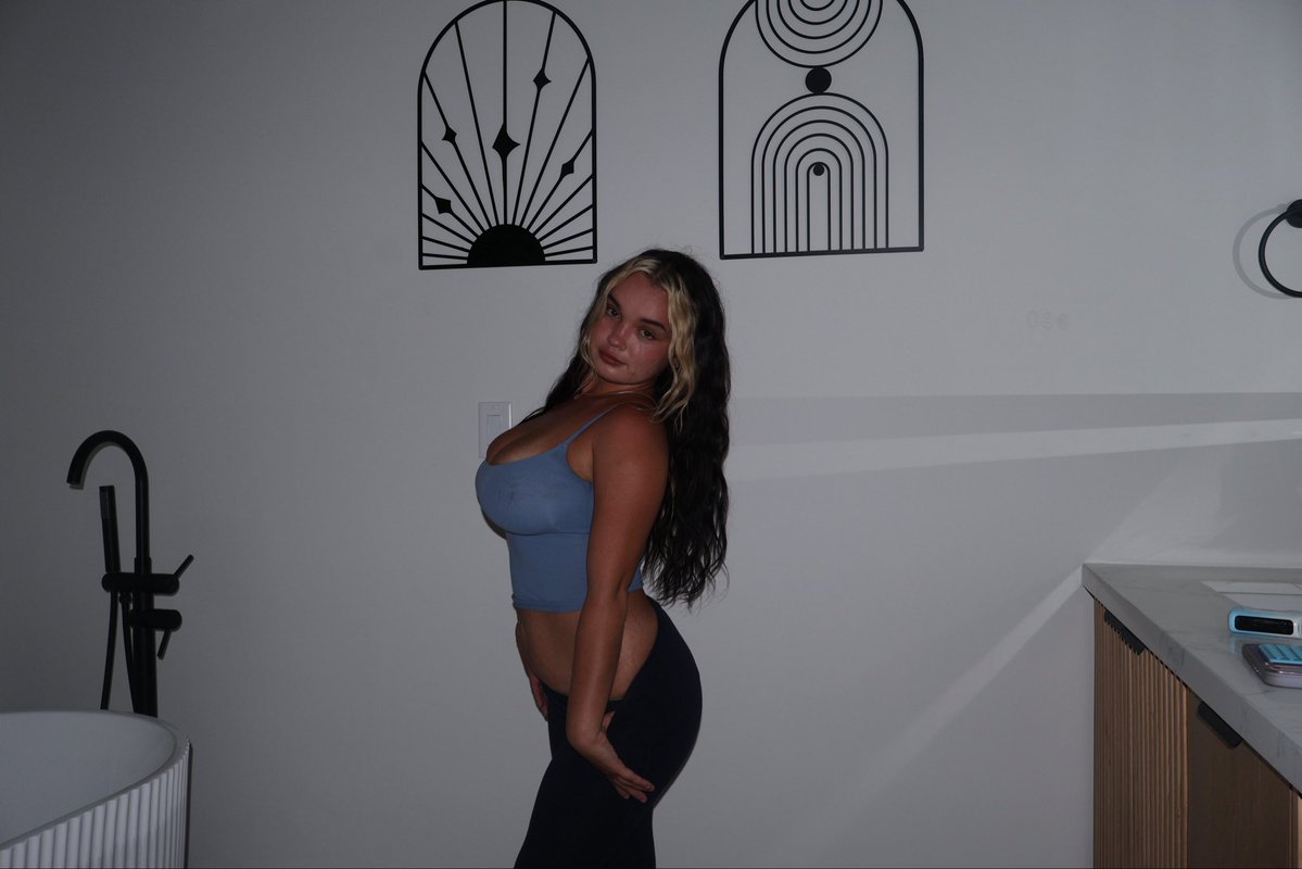 Lexxbbx tweet picture