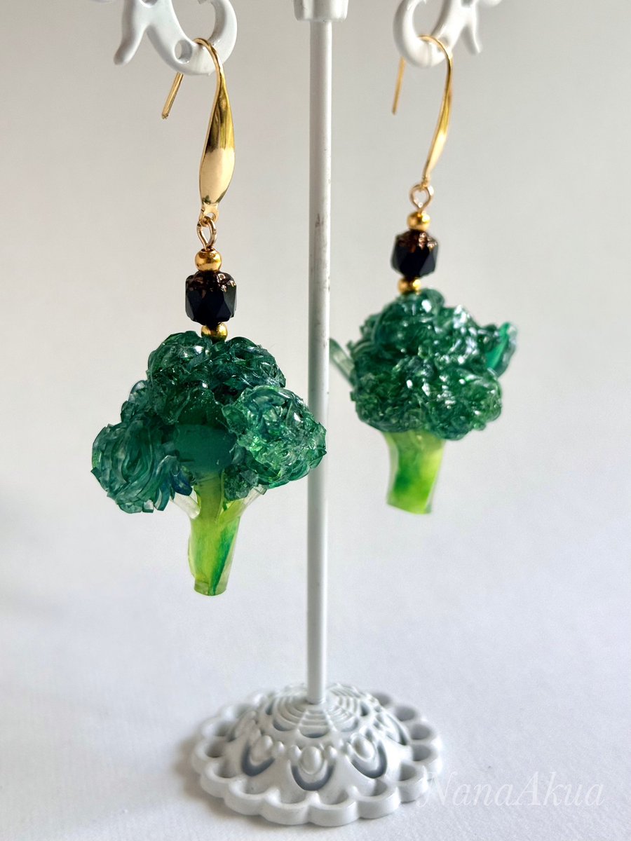 NanaAkua's tweet photo. プラバンのブロッコリーピアス🥦Shrink Plastic Broccoli Earrings

今度ちょっとしたところに行くので、ちょっとしたアクセサリーとして久しぶりに作りました

ちょっとしたお話は2週間後にお知らせできるかなと思います https://t.co/QcmFUedb4H