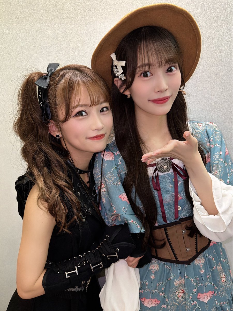 saori_otaki's tweet photo. お昼の公演も無事に。
ありがとうございました🥀

パンのおうたです🍞💸

エッダキサラちゃん
エッダ花凜ちゃん📸💐
2人とも長身で綺麗で儚い。
😠がかわいすぎるよね…

#女王ステ #不滅部隊編 https://t.co/h5FcyHJaih