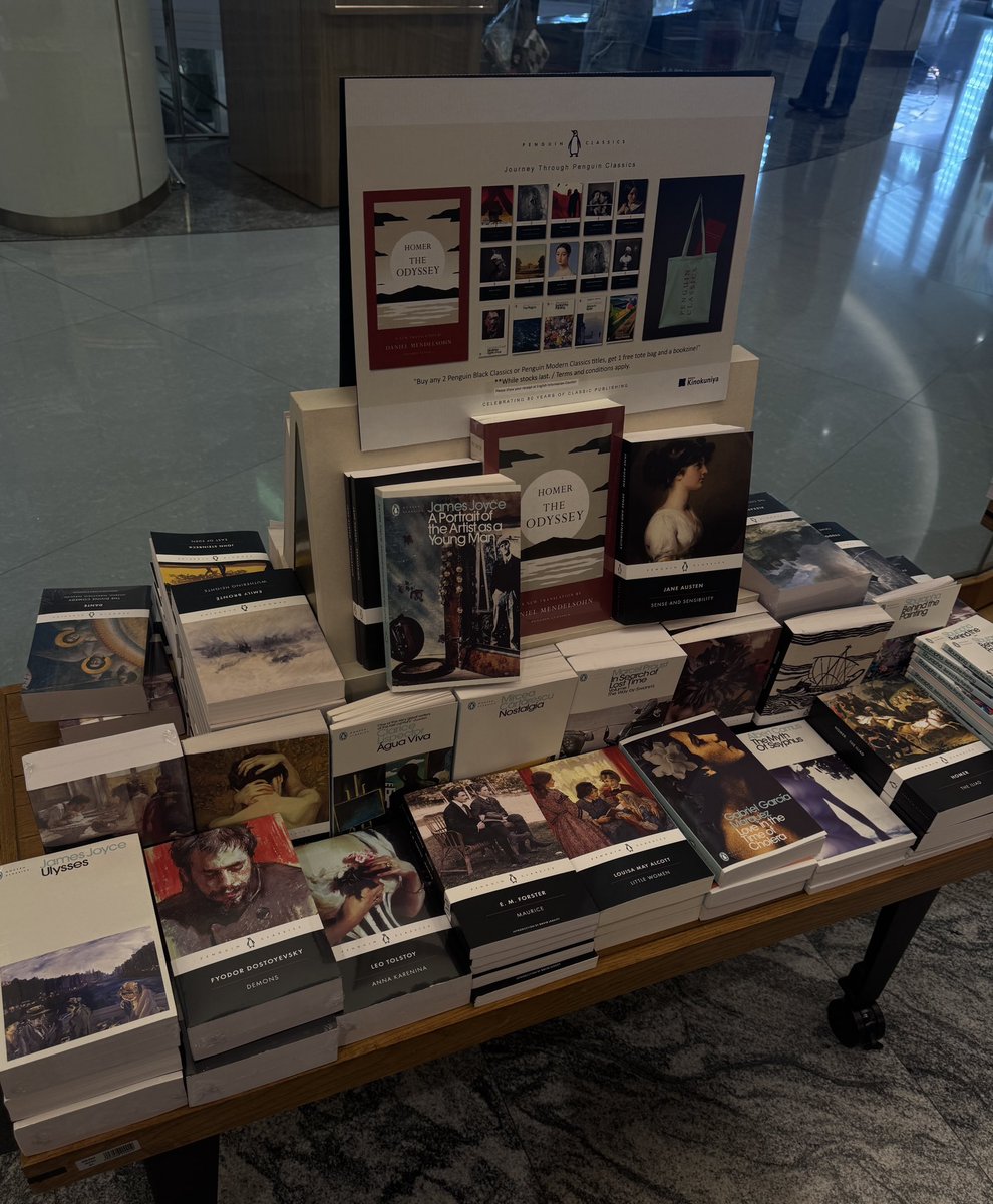 esraskol's tweet photo. ช่วงนี้ถ้าซื้อ penguin classics ที่คิโนะครบ 2 เล่มนางแถม tote bag กับ bookzine คุณภาพเนื้อผ้างั้น ๆ ส่วนความ performative เอาไปเต็มล้าน https://t.co/G8vSsRNQwF