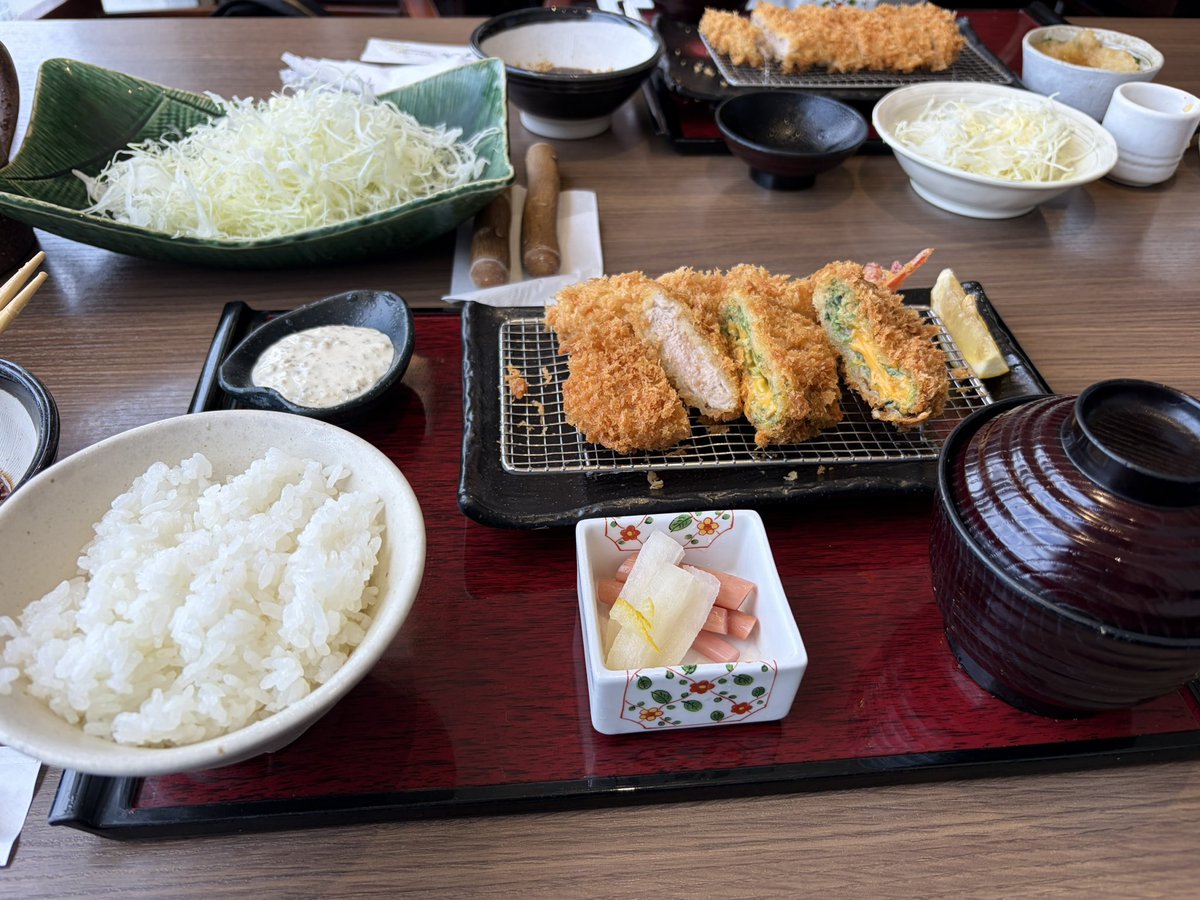 iga_itai_bot's tweet photo. 前回会ってから色々あったことをご飯をいただきながら話してました。
たのしかった。
行く前は具合悪くなったらどうしようとかあったけれど、そんなグロッキーにならずにいつも通りに喋れたかな(◜ᴗ◝ )

昼とデザート笑 https://t.co/bzKjzmfg5j