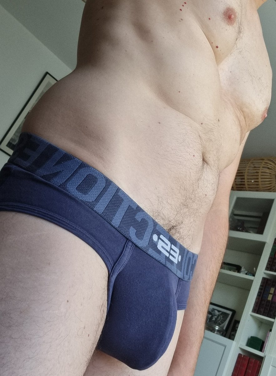 thek_x82's tweet photo. Et le #slip bleu de la collection 7 days d’#escollection pour ce début de week-end https://t.co/ib5aBk7Dxv