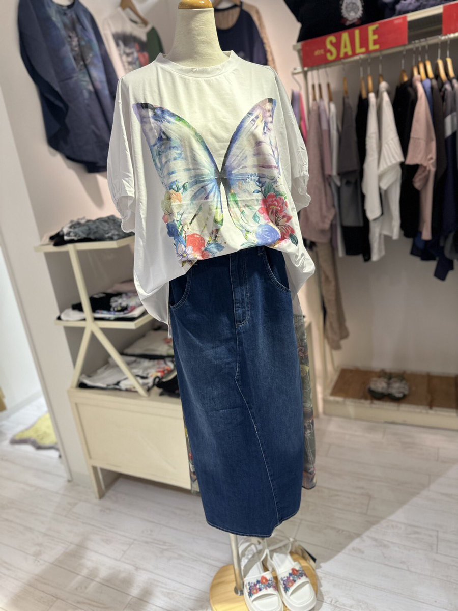 Scolarkwgoe's tweet photo. こんにちは⭐️スカラー川越店です🌸

本日ご紹介するのはisからこちらのスカートです❣️
前後で違った印象になり後ろ姿は特に素敵です⭐️💚

🌻店内商品2buy10%OFF🌻
セール品大量投入いたしました✨
🌻セール品2buy20%OFF🌻

本日も皆様のご来店をお待ち致しております🌺 https://t.co/XypyO578O6