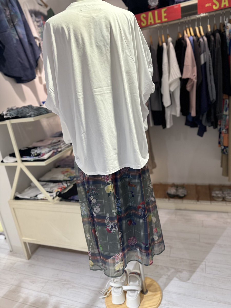 Scolarkwgoe's tweet photo. こんにちは⭐️スカラー川越店です🌸

本日ご紹介するのはisからこちらのスカートです❣️
前後で違った印象になり後ろ姿は特に素敵です⭐️💚

🌻店内商品2buy10%OFF🌻
セール品大量投入いたしました✨
🌻セール品2buy20%OFF🌻

本日も皆様のご来店をお待ち致しております🌺 https://t.co/XypyO578O6