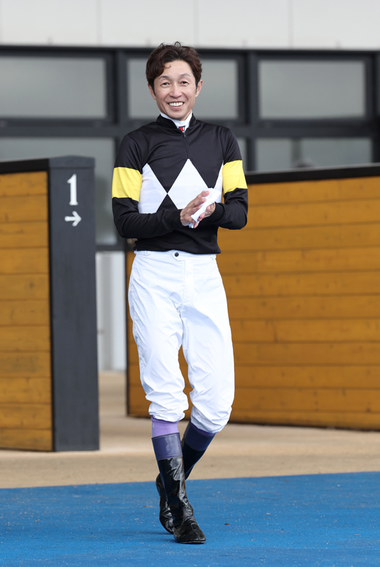 gallop_keiba's tweet photo. 函館10R、#HTB杯 は2番人気 #アスクケンタッキー が逃げ切り！
#武豊 騎手はキャリア通算4999勝目！ https://t.co/2Vl4Jbwh1C