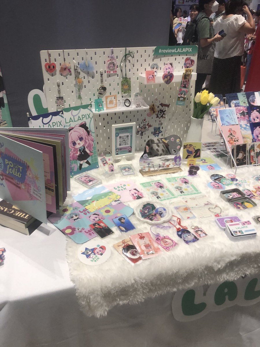 jccani03's tweet photo. #RevievewLALAPIX #Ybookfair11 https://t.co/tCB83HmEx3