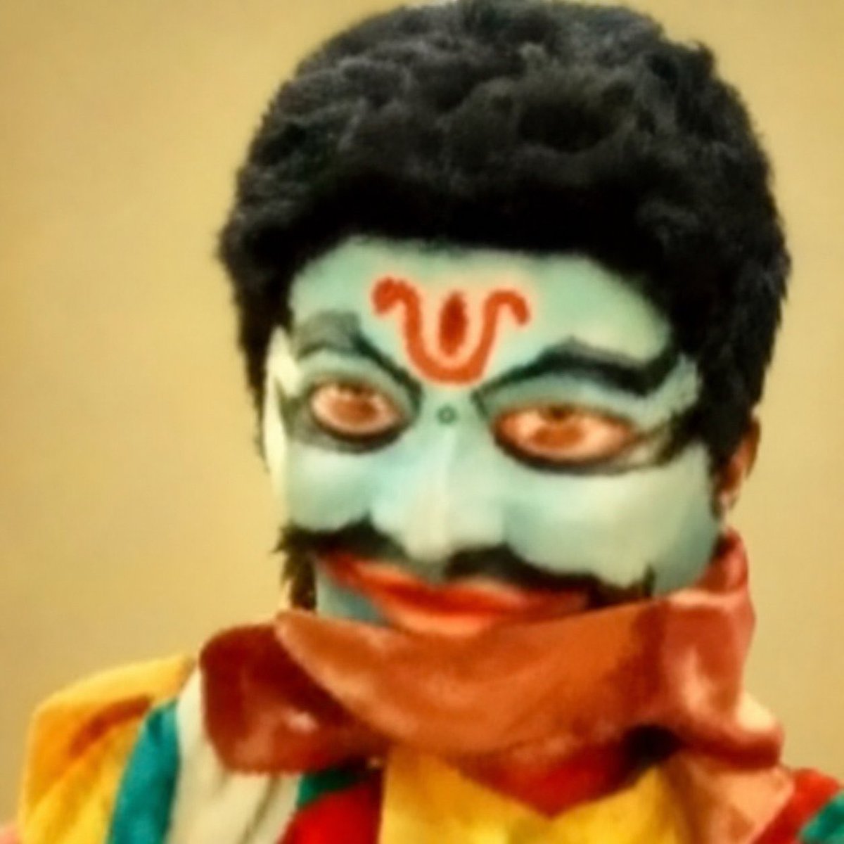 90skurrodu's tweet photo. @Kandidatte @AlwaysRamCharan Ala okadiki naram cut ithe vere vala sahayam tho NTR puttadu https://t.co/sCkaanob3j