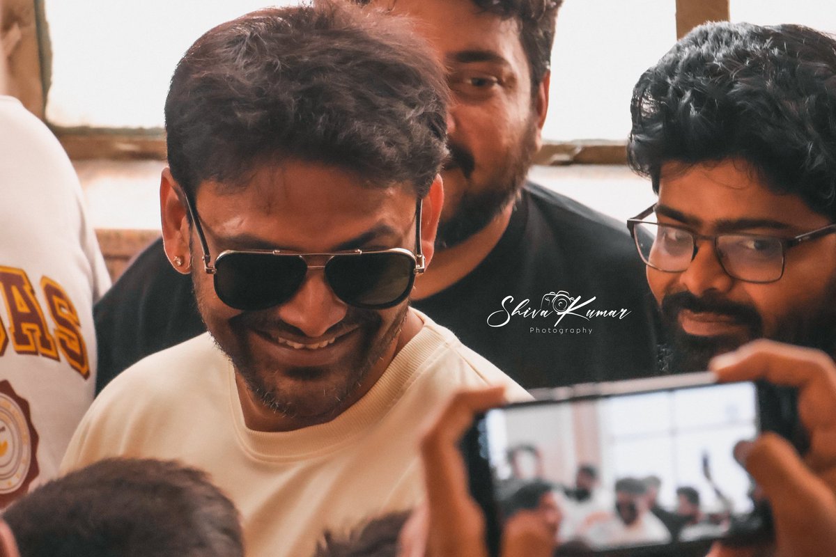 shiva__kumar_s's tweet photo. #RossiBhai AkA #Daali Anna 💥 
@Dhananjayaka ❤️‍🔥 At FDFS @mother_promise @daali_pictures
.
.
#MotherPromise #Dhananjaya #Daali #KFI #Sandalwood #FDFS https://t.co/xFAunLlpgD