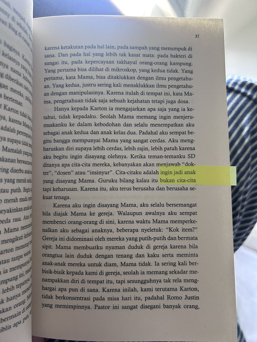 yudichu's tweet photo. Currently reading Dari Dalam Kubur karya Soe Tjen Marching 📚 https://t.co/pbNJ35ksP7