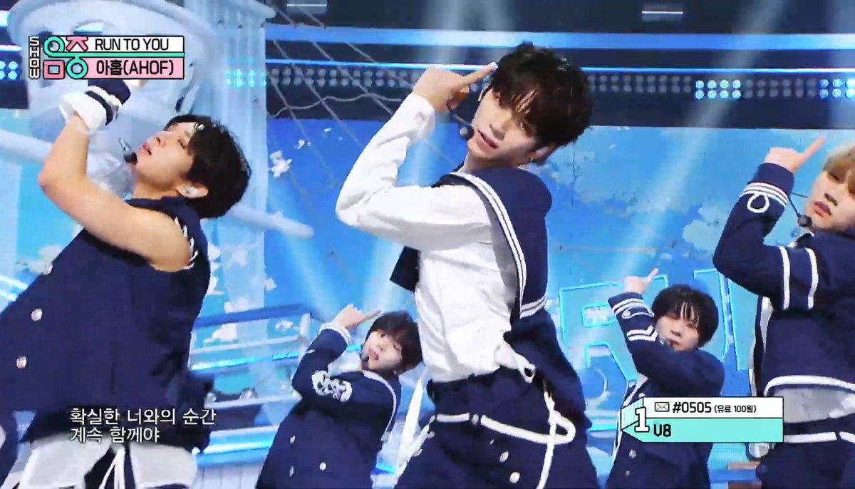 hanyjuhyunz's tweet photo. JL looks dashing performing runtoyou in marine/sailor outfits ๐ฅฐ
RUN TO YOU ON MUSIC CORE
#AHOFxMusicCore
#AHOF_RunToYou
#AHOF #์ํ @AHOF_official https://t.co/A348RM0KcP