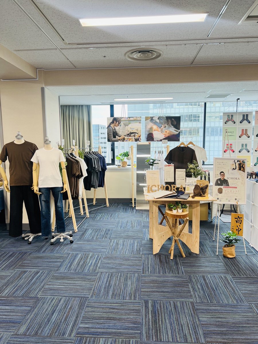 とも　⭕️オーダー受付中‼︎様 日本製の覚悟店のブース準備でもバズりたい。 バズらんかなぁ。 あれ