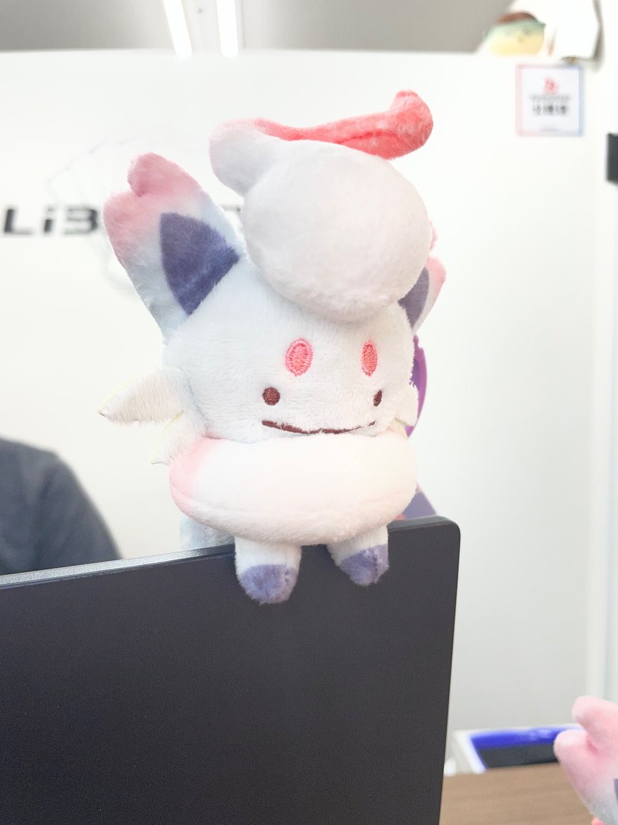 2v_x's tweet photo. すずきさん(@szkGAMES )見て！！！！
パソコンにのせれる！
最高にかわいい(*ᵒ̴̶̷͈᷄ᗨᵒ̴̶̷͈᷅)♡ https://t.co/5K2GRrwQLG