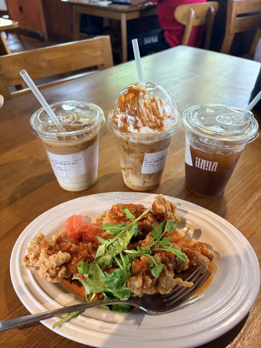 lailazilla's tweet photo. after pilates🫶🏼 ngobrol tipis tipiss w/coffee time~ https://t.co/VcTlK3iFwD