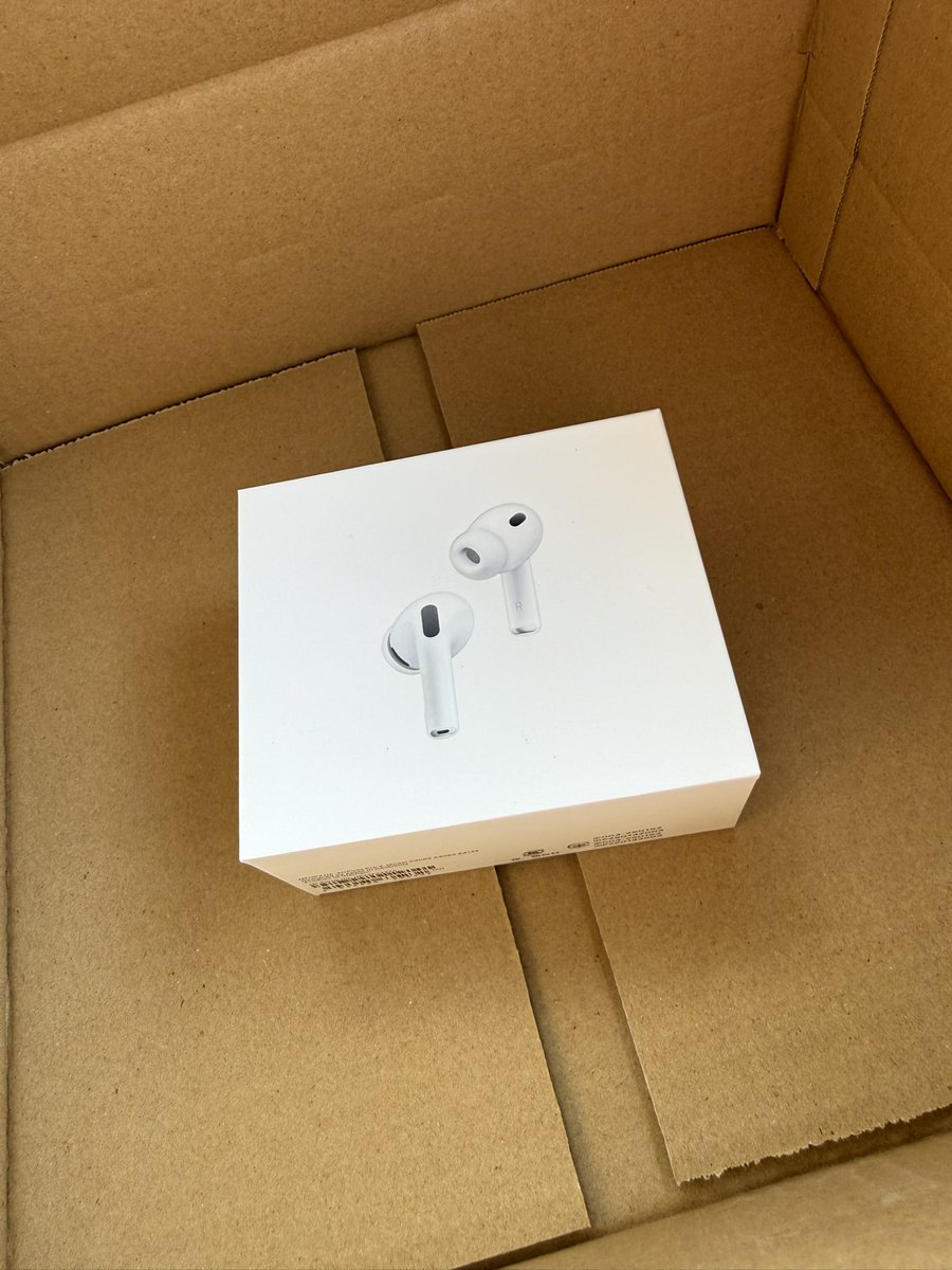 budboyhunter's tweet photo. AirPods4のheavyuserで1年で不具合ですぎなのでー
買っちゃった(´>∀<｀)ゝ
今のよりノイキャンすごいらしいから期待(っ ॑꒳ ॑c)ﾜｸﾜｸ✨️ https://t.co/mFLfBUwcF7