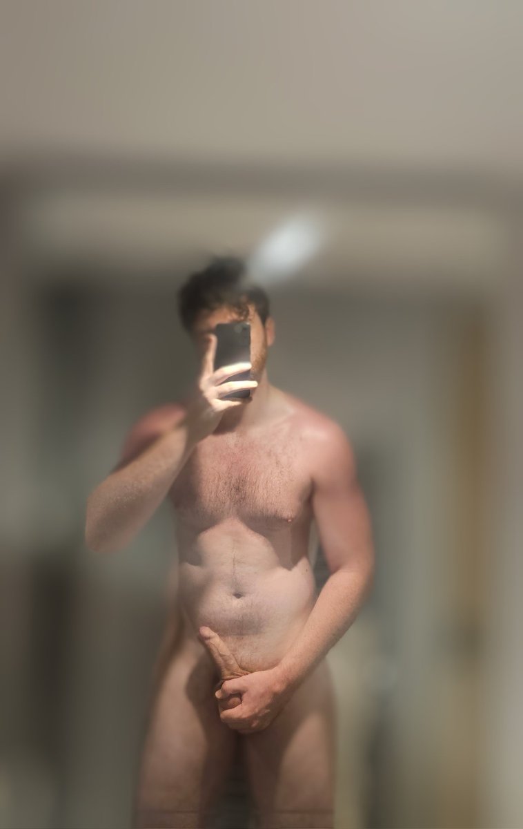 southsideclyde0's tweet photo. I'm so sunburned on holiday and haven't cum in a week I'm not sure which hurts more 😭 https://t.co/ZX9AzYsw5h