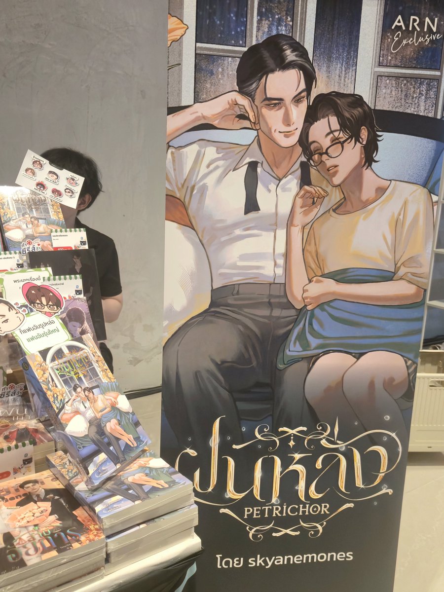 anyorying2's tweet photo. ใครไปเดิน #ybookfair11 แวะไปชมตีนกาคุณเอื้อแบบใกล้ๆ ได้นะคะ 🤟😔

#ฝนหลั่ง กับ #คุณวาน่ากลัวกว่าผี อยู่ที่ 
Arnbook G01 น้า https://t.co/LaAzZXHtT7