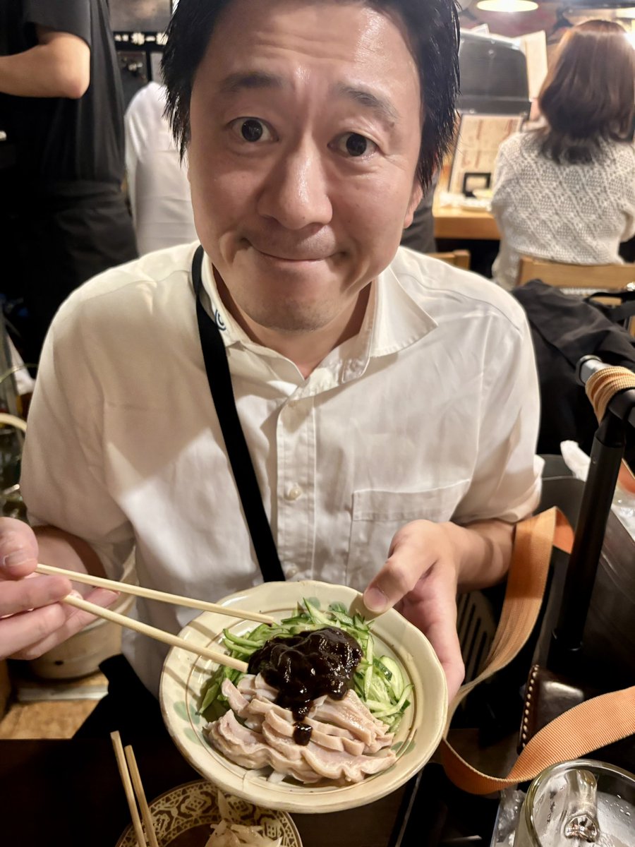 nihonshukitai's tweet photo. 漫才師ってこんなにタンパク質必要やったかな？と思いながらも、お酒セミナー仕事終わりの串焼きはなによりの栄養。
船橋の「いづみ屋」さん。

大樹生命千葉支社さんが色々と呼んでくださるおかげで千葉県各地の酒場を開拓できます！燗謝！🍶 https://t.co/KYdvsS1KG9