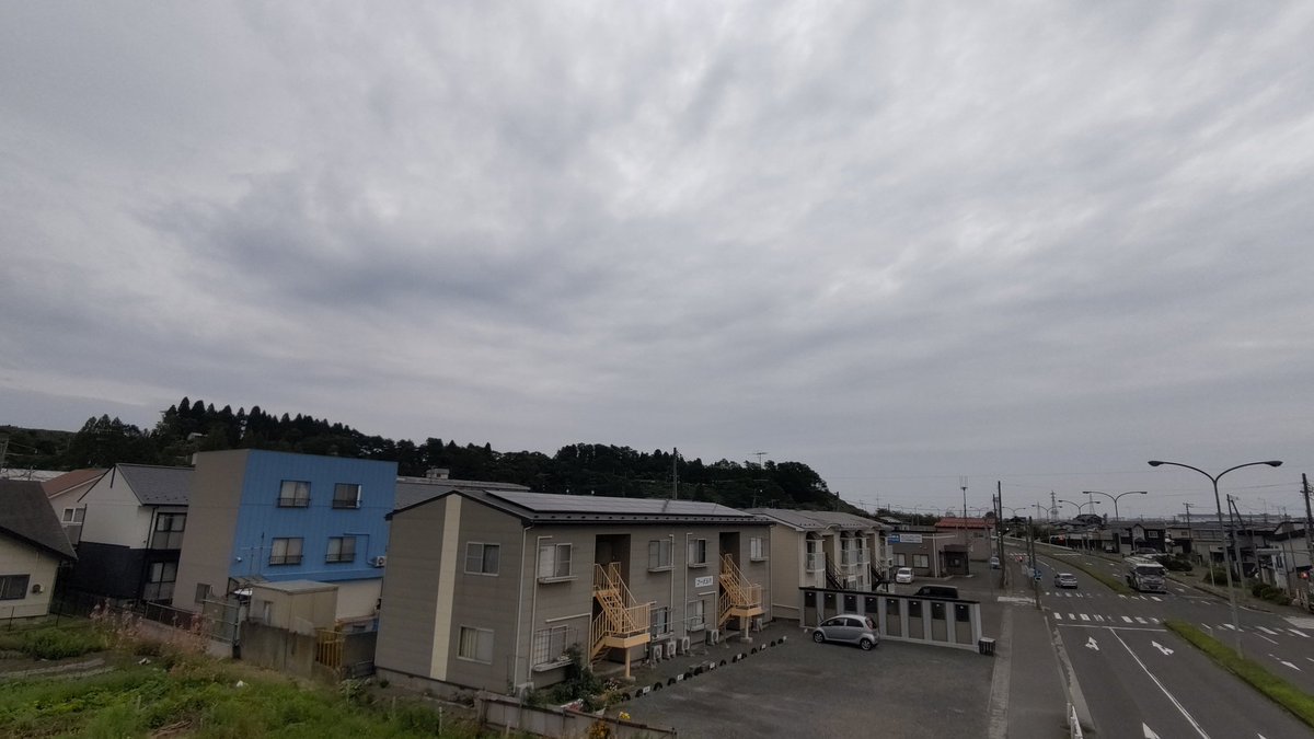 awashimas's tweet photo. こんばんは、今日は朝から曇りでしたが、夕方になり散歩中に雨が降り始めました。 https://t.co/CsLgBXpIbk