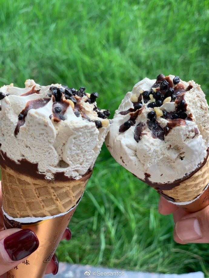 3oneway's tweet photo. Just found a half-eaten ice cream cone on my desk—turns out my sweet boyfriend snuck it over after his morning run. Small stuff = best stuff. https://t.co/SiNP9btNYp