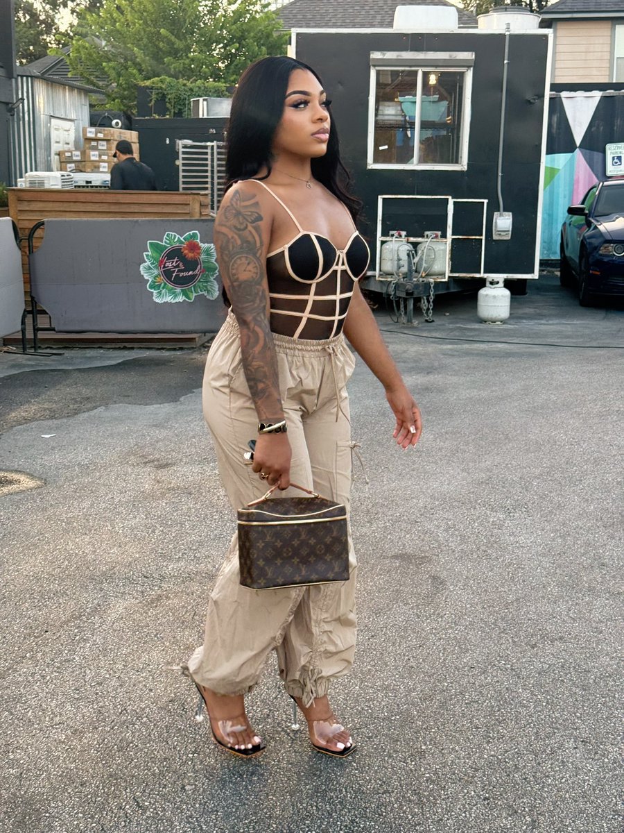 Sweet1beautiful's tweet photo. Yo new bitch ain’t on shit with me 😹😜 https://t.co/Gp6n227iFZ