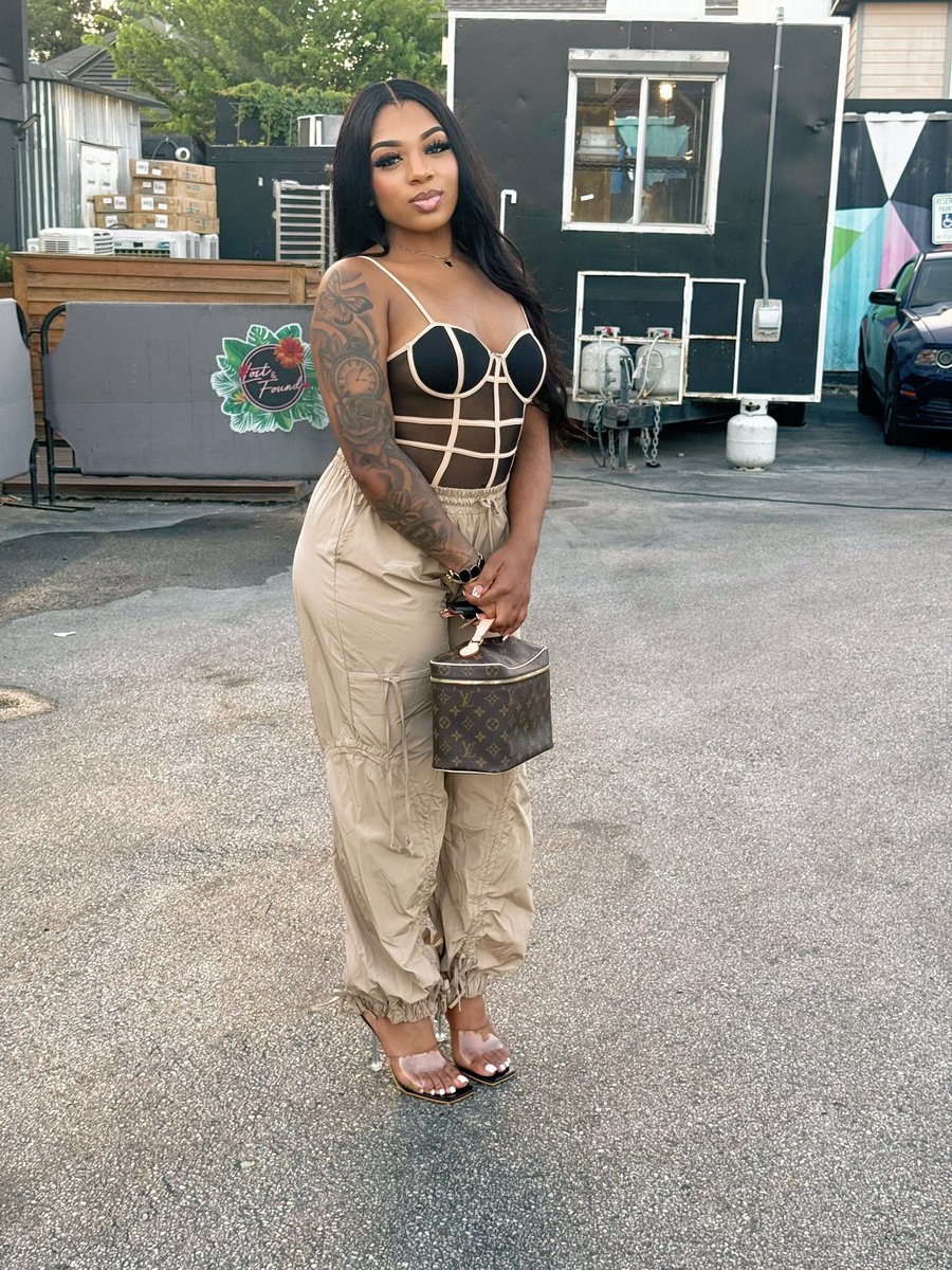 Sweet1beautiful's tweet photo. Yo new bitch ain’t on shit with me 😹😜 https://t.co/Gp6n227iFZ