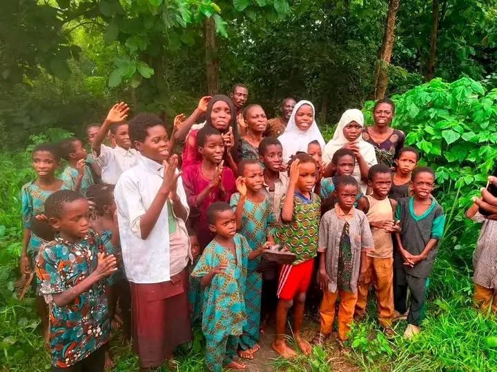 DeleFarotimi's tweet photo. IF they were truly rescued and not ransomed or returned pursuant to phone calls between the terrorists and the government, how many terrorists were captured or killed? And how many are going to be charged with killing Mr. Adesiyan who was shot, and Mr. Oyedokun who was butchered? https://t.co/VCCd4RK0nU