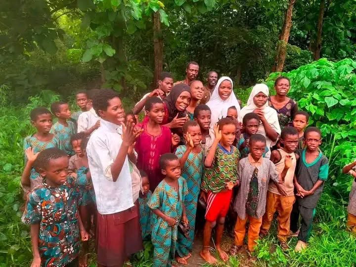 DeleFarotimi's tweet photo. IF they were truly rescued and not ransomed or returned pursuant to phone calls between the terrorists and the government, how many terrorists were captured or killed? And how many are going to be charged with killing Mr. Adesiyan who was shot, and Mr. Oyedokun who was butchered? https://t.co/VCCd4RK0nU