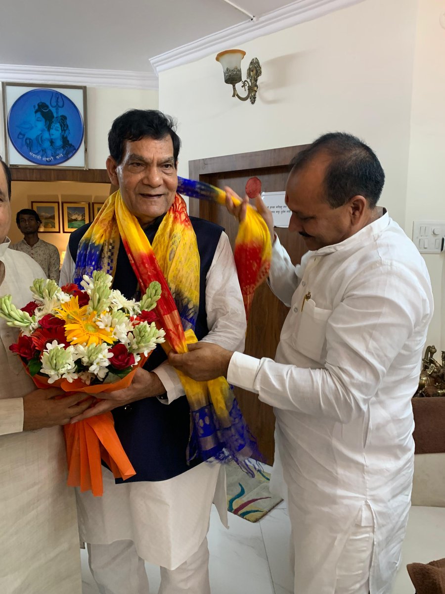 rishikantraibjp's tweet photo. आज उप्र सरकार के लोकप्रिय कैबिनेट मंत्री मार्गदर्शक बड़े भाई आ० श्री @aksharmaBharat जी से उनके जन्मदिवस के पावन अवसर पर स्नेहील मुलाकात कर बधाई व शुभकामनाएं दिया।।
महादेव का आशीर्वाद सदैव आप पर बना रहे
#HumaraUP #aksharmaji
#rishikantrai 
#upcsff #bjp4up 
@AKSharmaOffice https://t.co/6RC7oPxbgt
