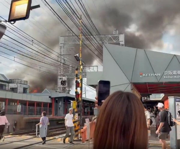 Gt8VUlzRG7buafO's tweet photo. 【火事情報】京都府京都市伏見区深草一ノ坪町 #京阪本線 伏見稲荷駅近く 建物から炎と煙あがる火災7月11日 #京都 #伏見 #伏見稲荷 #火災 : ニュース速報あれこれ総合 https://t.co/OYVLNKfEfG #京都市 火事消防車サイレン場所出動土曜日 https://t.co/nXvI6DC8S4