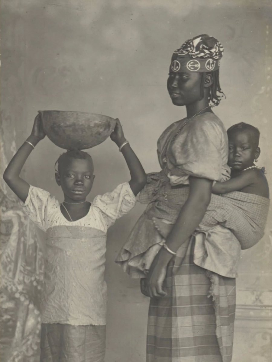 Joe__Bassey's tweet photo. Images of beautiful African women and kids taken in 1890 in today's Senegal 🇸🇳 https://t.co/QGfVQqf8ls