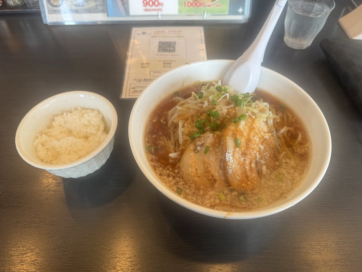 diamond_NO5's tweet photo. 麺屋　集🍜足利市

☆ガッツリ背脂醤油ライス付【ランチ限定】

足利に行ったついでに集さんで昼食🍜

背脂にもやし、ニンニクが効いて
文字通りガッツリ系！

これは美味かったね😋

ご馳走さまでした✨ https://t.co/wWb8Q1ozln