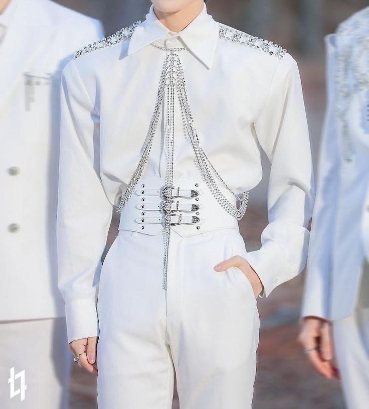Andii_by_Ps's tweet photo. My vision🤍

GMMTV stylist, I would really appreciate it if you looked at another style that S would wear very well. 

For the concert we can avoid loose clothing.

And we're going to highlight S beautiful figure with clothes tailored to her. 

#PerthSantaConcert
#Santapp https://t.co/XtSyy5KKdC