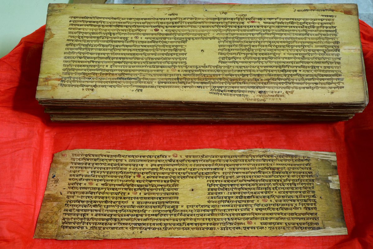 GauhatiUniv's tweet photo. Shutter Stories | Gauhati University 📸 

অতীতৰ জ্ঞান, ভৱিষ্যতৰ প্ৰেৰণা।

Every manuscript at the K.K. Handiqui Library is a timeless record of our intellectual and cultural heritage. 

With over 4,500 + rare manuscripts, the library remains a treasured centre for preserving history and advancing research.

#ShutterStories 
#GauhatiUniversity