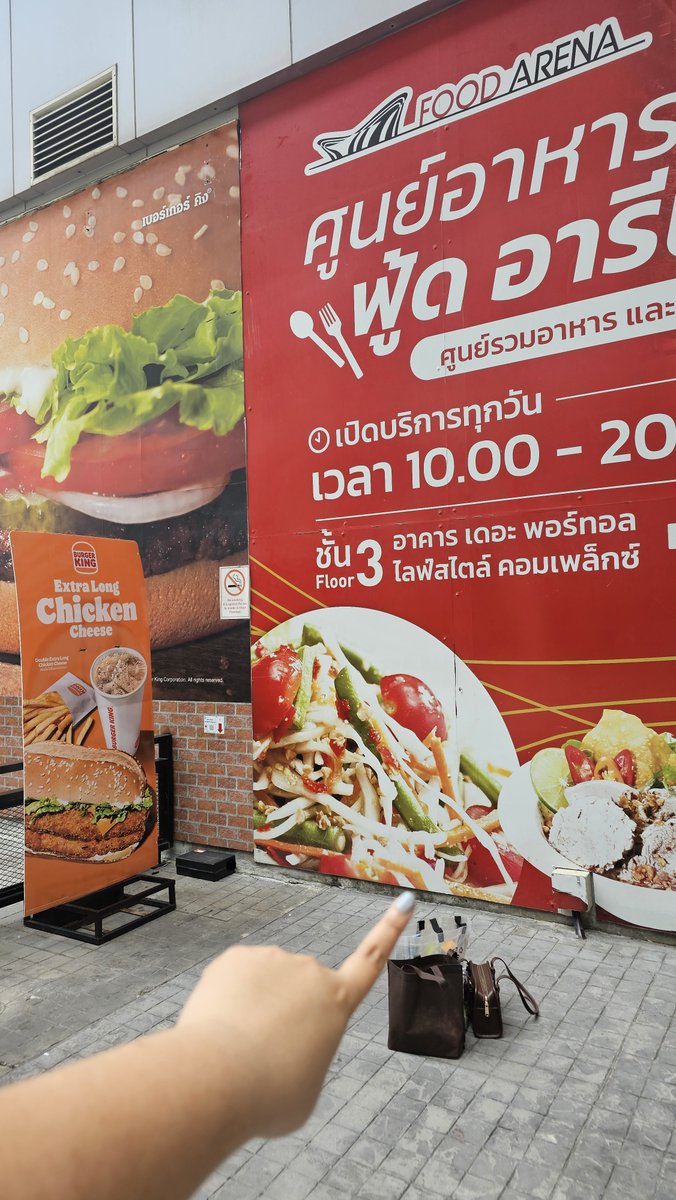 NadewSri's tweet photo. แจก กอว. อยู่ตรงนี้นะคะ
ใกล้ๆ บูธ TTM ค่ะ
#TAPE_ROOTS_BANGKOK_DAY1 https://t.co/P0o8oyo57H