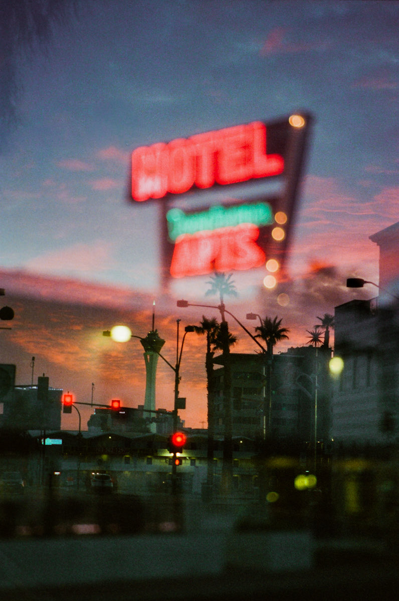 marvinj_lee's tweet photo. Neon nostalgia - Las Vegas https://t.co/OPm31VQnvd