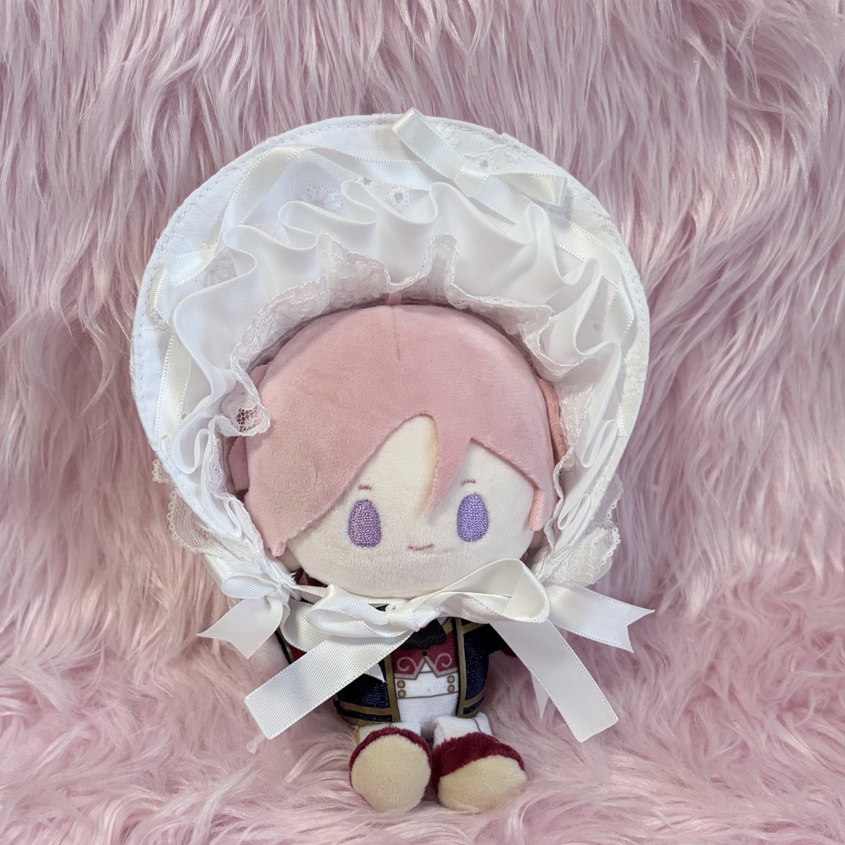 Cuddly_Toy_'s tweet photo. 別のぬいちゃんの着用画像になります☺️
横から見てもレースとリボンついてます！

太陽の日差しの中に白の綿レースは爽やかでかわいいかも！という気持ちで作りました☀️ https://t.co/qZ5aMW6Cur