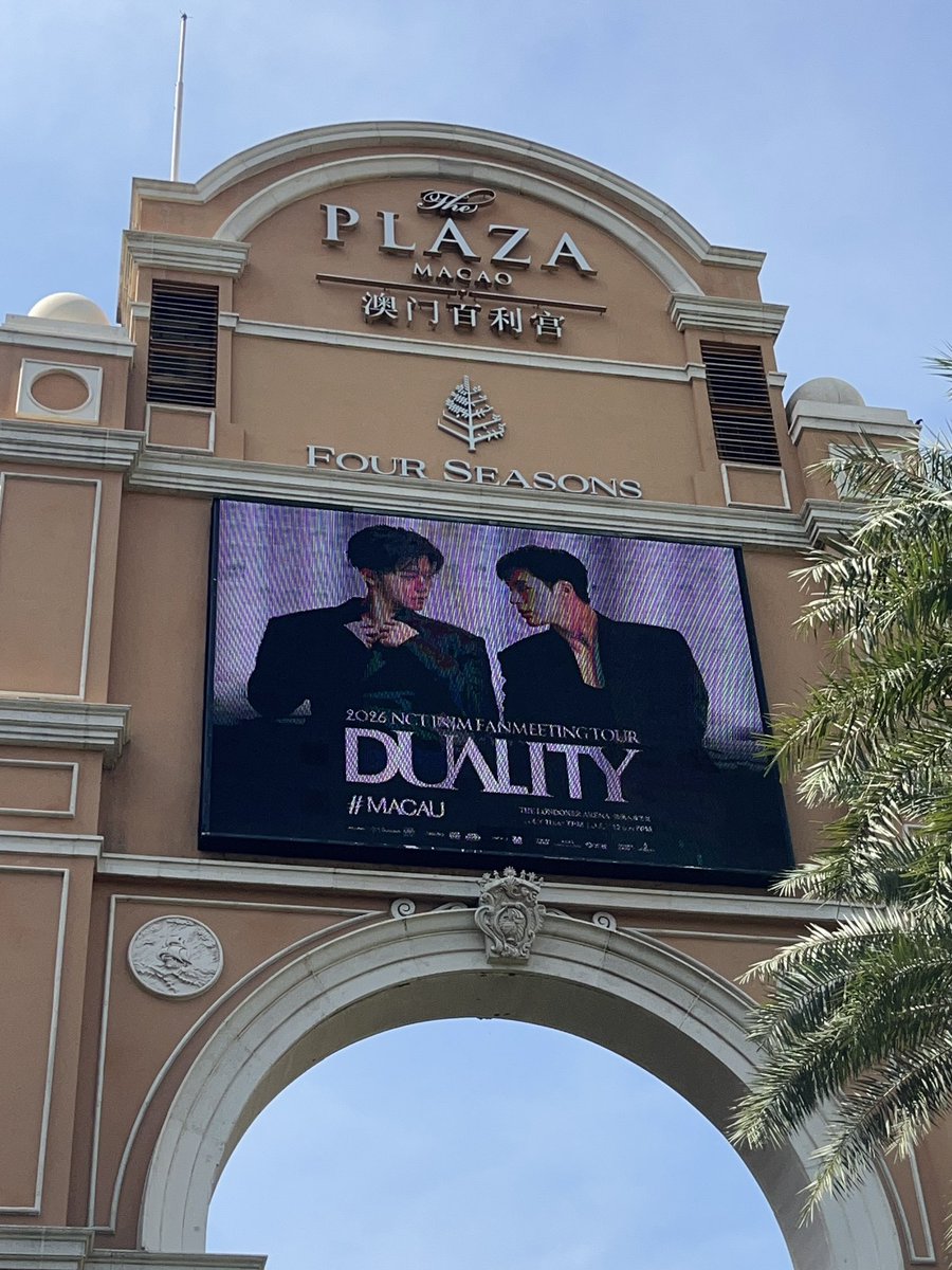 jaemstxr's tweet photo. when you’re so close yet so far to jeno and jaemin (walang ticket) 🥲 https://t.co/PE0hhXbmgN